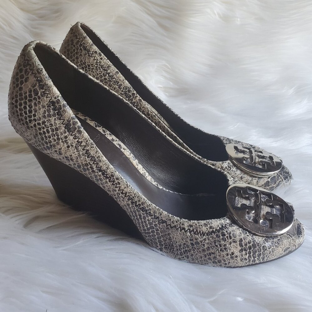 tory burch julianne python embossed leather peep-toe wedges • women’s 8.5